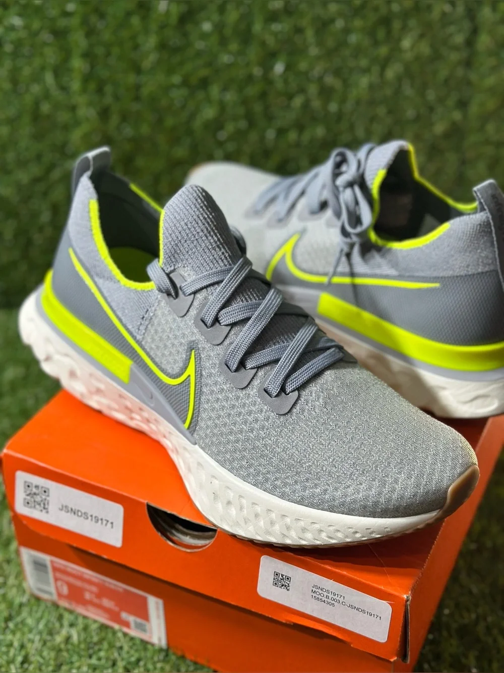 NIKE REACT INFINITY RUN FLYKNIT, SIZE : 9 MENS, COLOR: PARTICLE GREY/ VOLT- WOLF